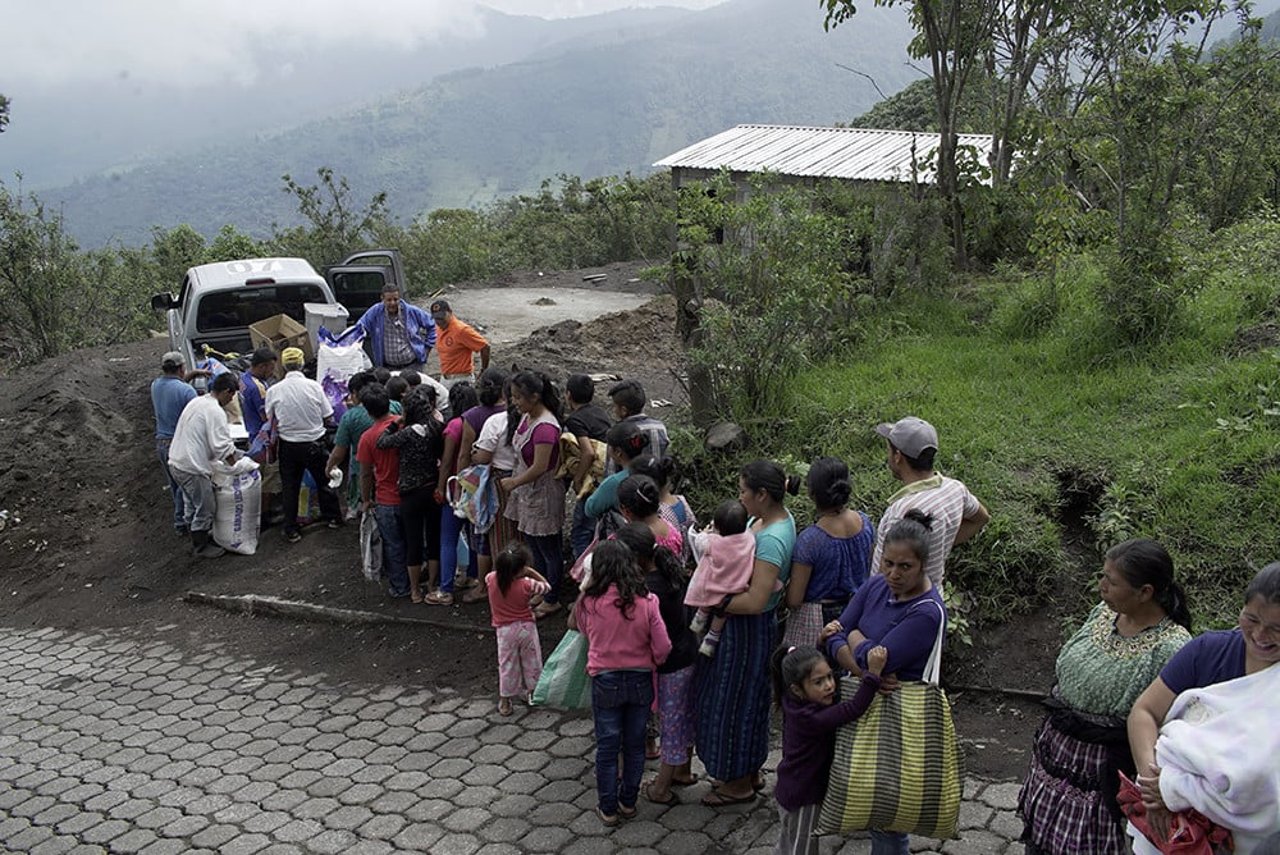 personas_ayudadas_volcan_fuego