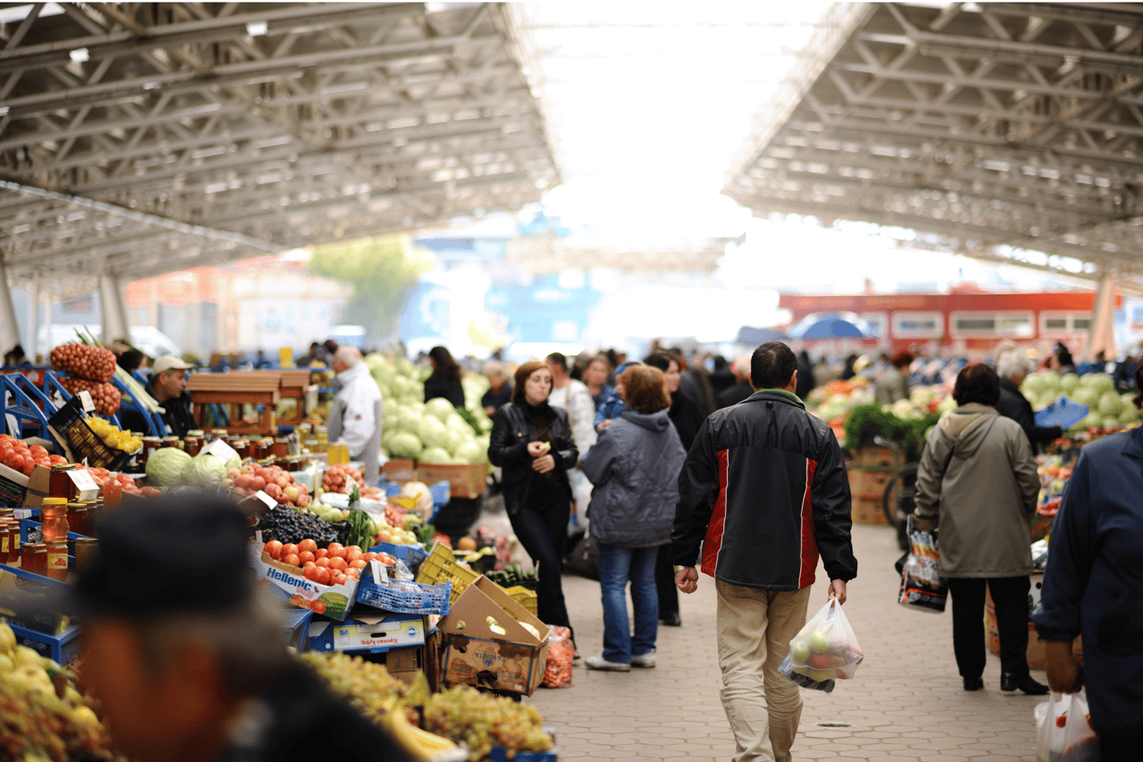 Un mercado de pequeños productores locales.