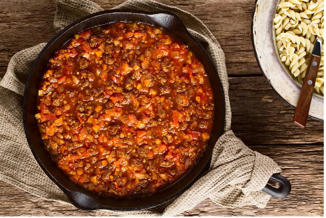 Salsa boloñesa hecha con soya texturizada.