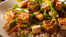 Salteado de tofu casero.