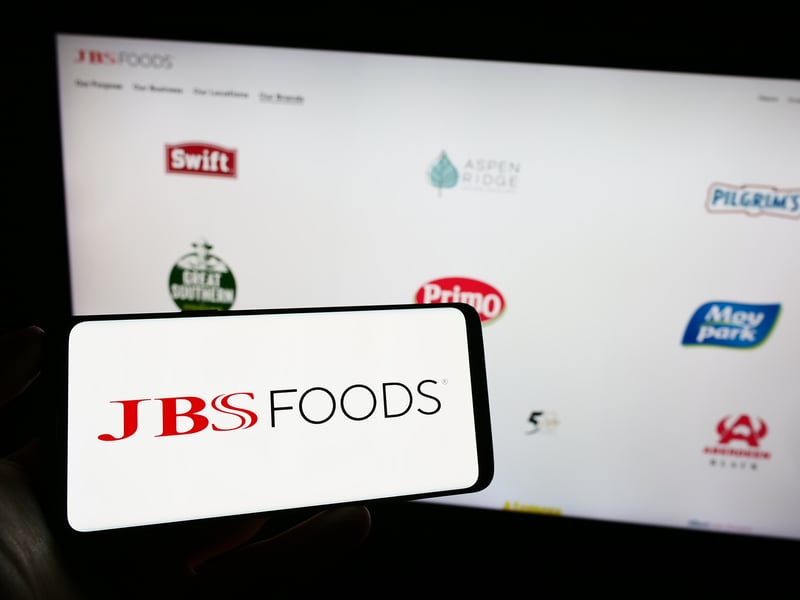 Imagen muestra logo de JBS y sus subsidiarias